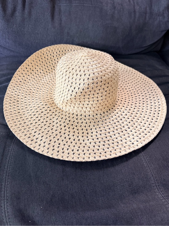 abgnyc Accessories - Open-Weave Wide Brim Sun Hat in Natural Straw